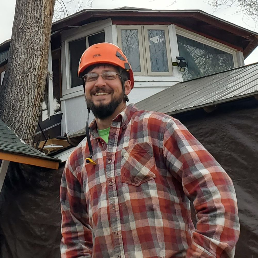 Headshot of Evan Luster